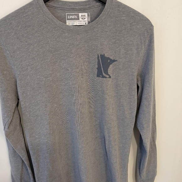 UNRL State of Hockey Minnesota Women's Grey Long Sleeve Crewneck T Shirt Small - Picture 2 of 5